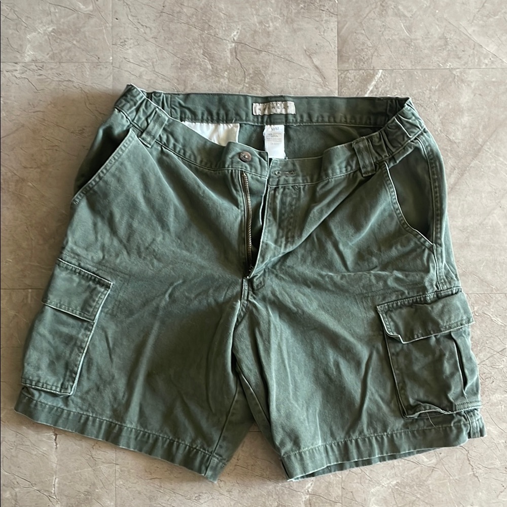 Green Cargo Shorts with Belt Loops and Casual Cotton